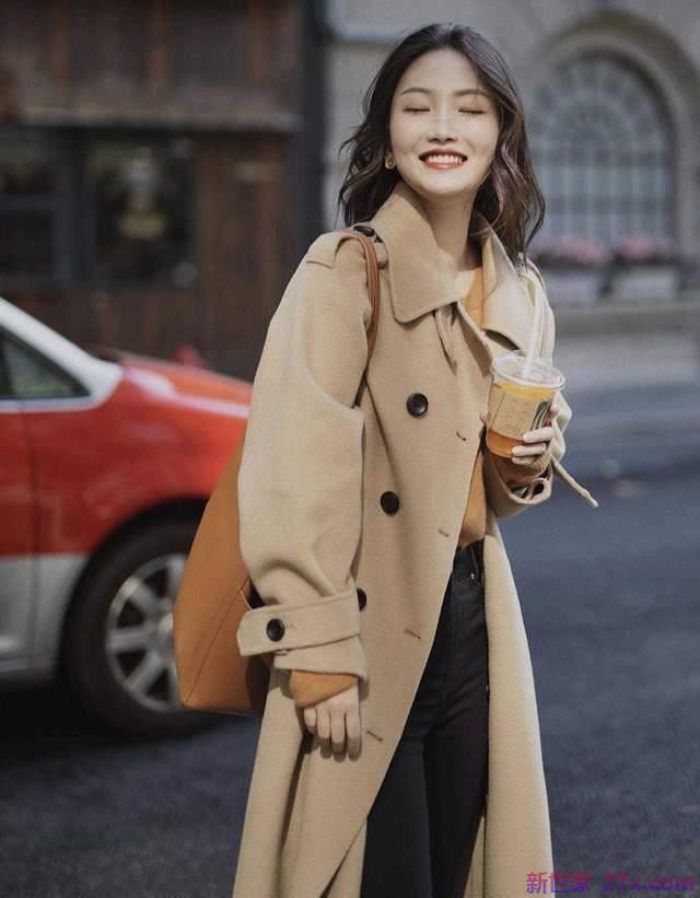 秋天的“棕色”外套真的很时髦！精致的女性喜欢色系，温柔大方。