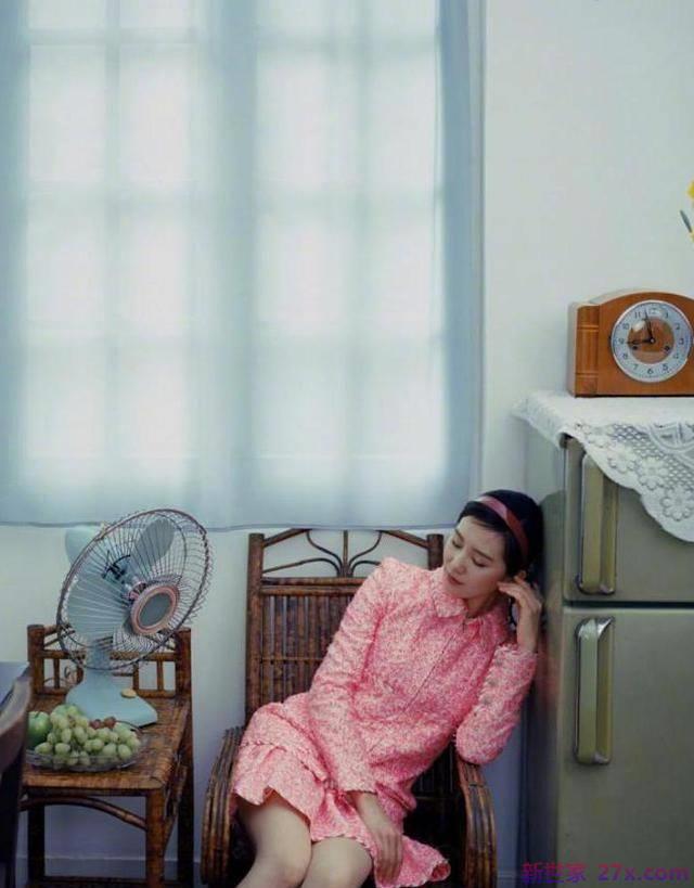 刘诗诗的衣服真的很高级，那么漂亮的粉色也能穿出高级感。太迷人了。