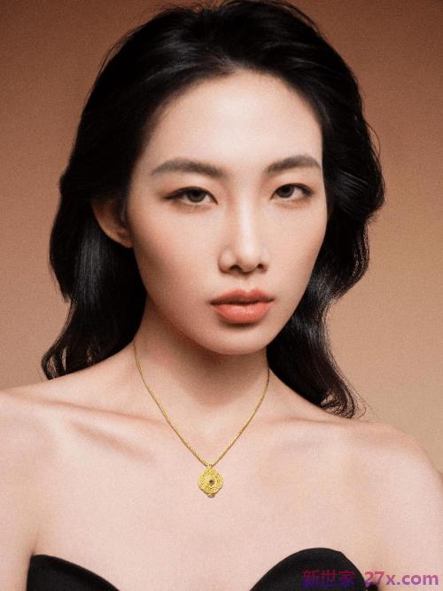 看潮宏基珠宝如何用国潮的金色展现东方美学的魅力。